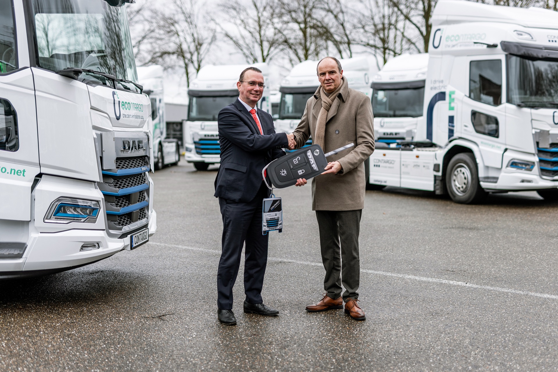 Contargo-puts-33-DAF-XD-Electric-trucks-into-operation-01